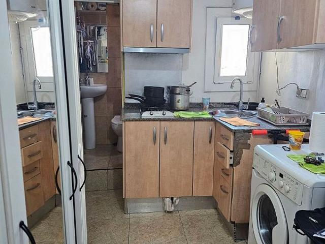 Piso en venta en calle D'amadeo Vives, Badalona, de 23 m² 1 habitación por 59.000
