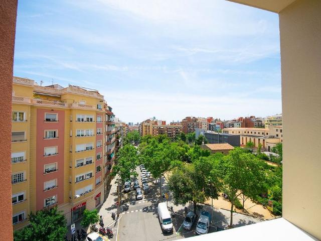 Piso en venta en calle D'amèrica, Barcelona, de 101 m² 4 habitaciones por 489.000