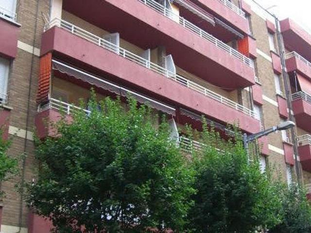 Piso en venta en calle D'àngel Guimerà, Salt, de 101 m² 4 habitaciones por 116.000