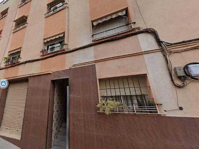 Piso en venta en calle D'antoni Botey, Badalona, de 66 m² 2 habitaciones por 100.000