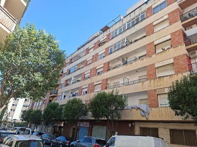 Piso en venta en calle D'antoni Fabra i Ribas, Reus, de 100 m² 3 habitaciones por 175.000
