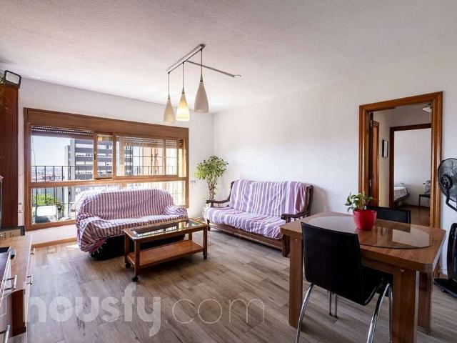 Piso en venta en calle D'antonio Machado, Barcelona, de 85 m² 4 habitaciones por 299.000