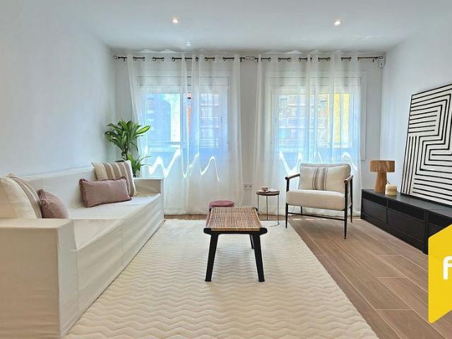 Piso en venta en calle D'antonio Machado, Barcelona, de 80 m² 3 habitaciones por 325.000
