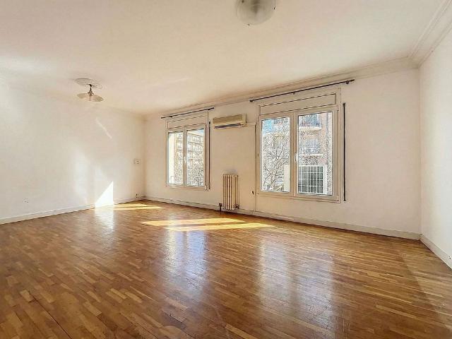 Piso en venta en calle D'aragó, Barcelona, de 106 m² 3 habitaciones por 475.000