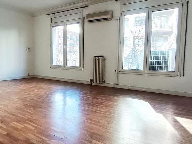 Piso en venta en calle D'aragó, Barcelona, de 100 m² 3 habitaciones por 475.000