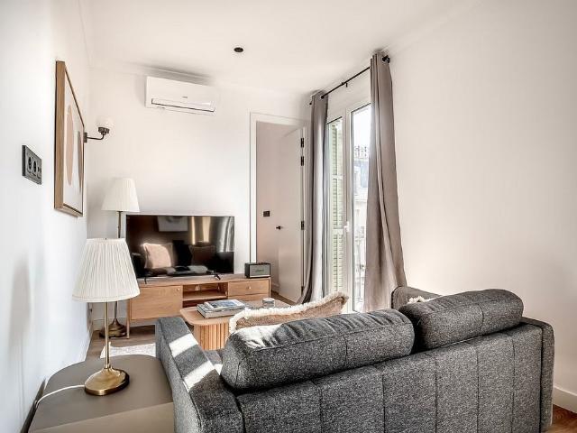 Piso en venta en calle D'aragó, Barcelona, de 47 m² 1 habitación por 349.000
