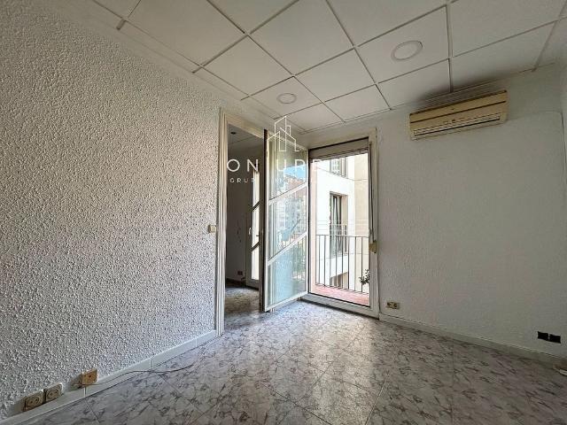 Piso en venta en calle D'aragó, Barcelona, de 53 m² 2 habitaciones por 359.000