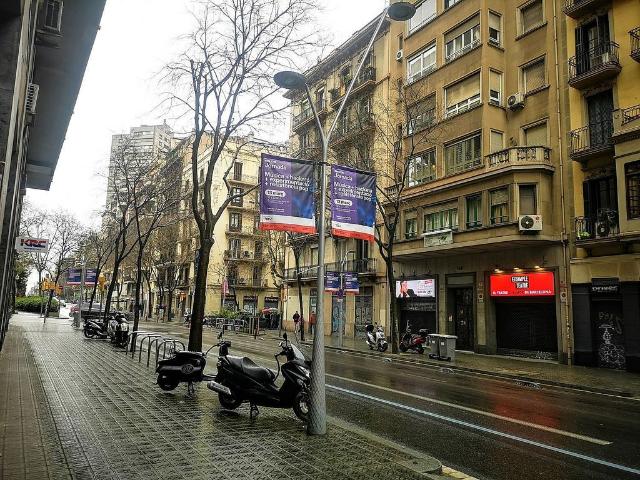 Piso en venta en calle D'aragó, Barcelona, de 67 m² 3 habitaciones por 464.998