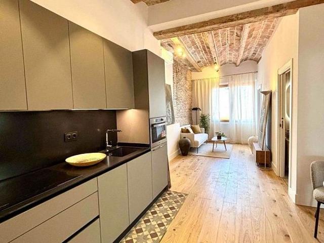 Piso en venta en calle D'avinyó, Barcelona, de 42 m² 2 habitaciones por 299.000