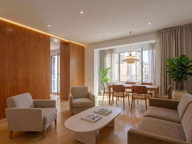 Piso en venta en calle De Muntaner, Barcelona, de 93 m² 2 habitaciones por 645.000