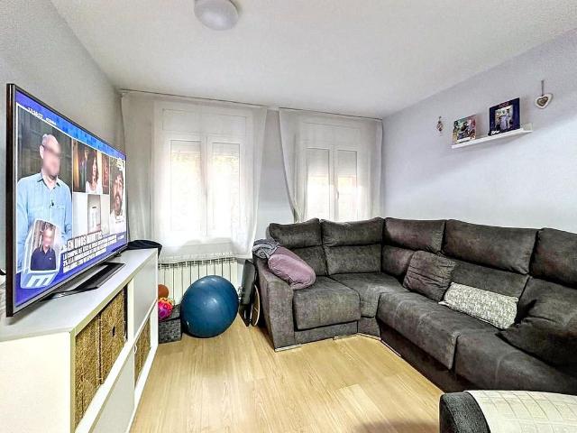 Piso en venta en calle De Muntaner, Sabadell, de 70 m² 3 habitaciones por 247.000