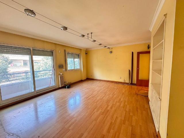 Piso en venta en calle De Magalhães, Barcelona, de 84 m² 4 habitaciones por 399.000