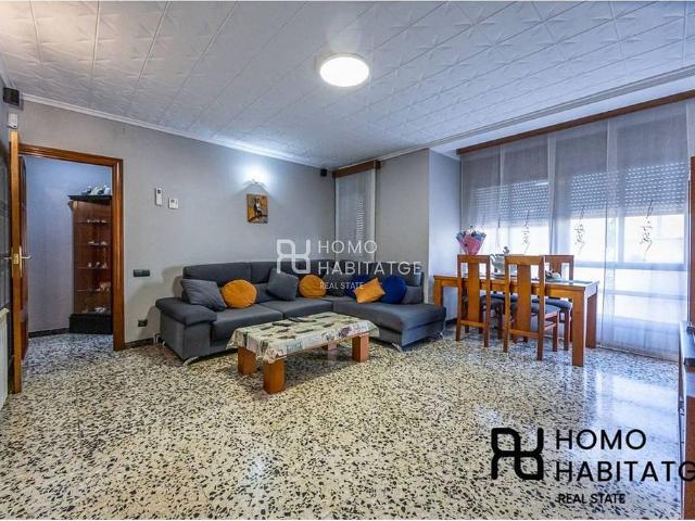 Piso en venta en calle De Magí Colet, Sabadell, de 65 m² 3 habitaciones por 205.000
