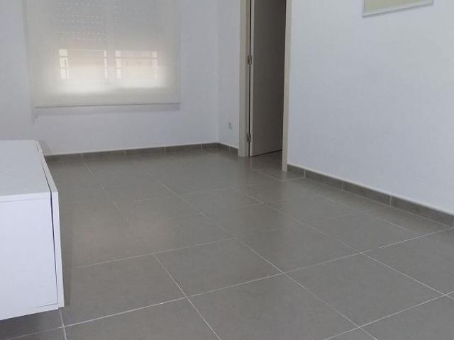 Piso en venta en calle De Mallorca, Badalona, de 77 m² 4 habitaciones por 189.900