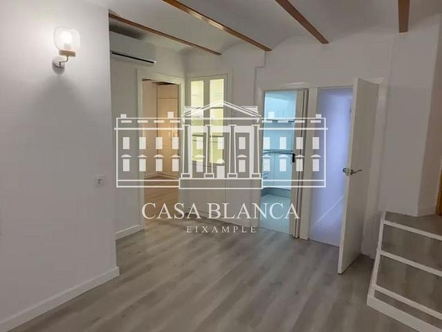 Piso en venta en calle De Mallorca, Barcelona, de 40 m² 1 habitación por 249.000