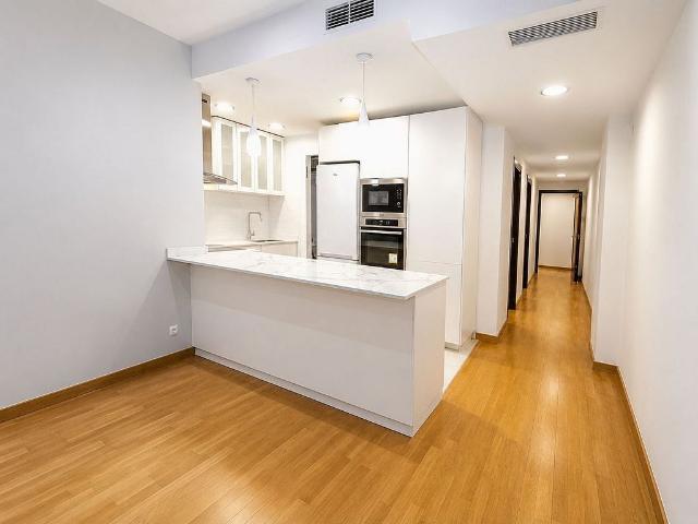 Piso en venta en calle De Mallorca, Barcelona, de 85 m² 2 habitaciones por 335.000