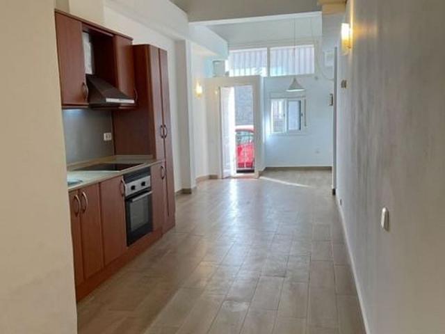 Piso en venta en calle De Mascaró, Barcelona, de 62 m² 3 habitaciones por 240.000