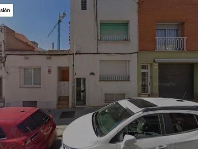 Piso en venta en calle De Marconi, Terrassa, de 127 m² 4 habitaciones por 145.000