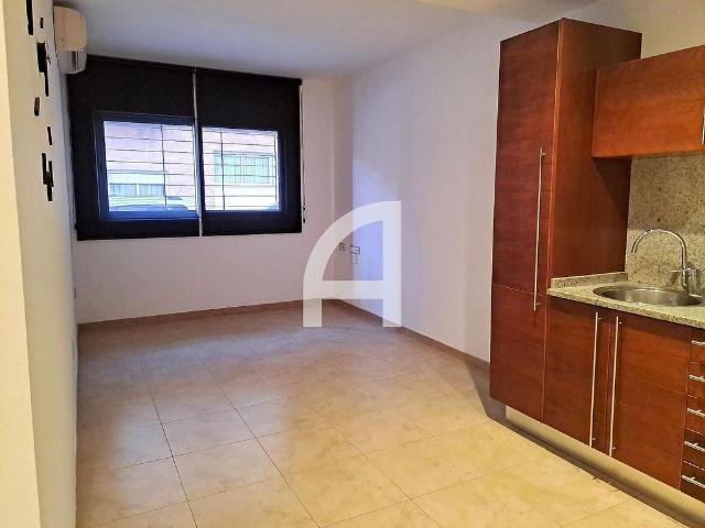 Piso en venta en calle De Marconi, Terrassa, de 38 m² 1 habitación por 160.000