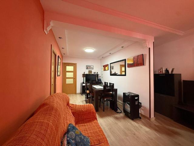 Piso en venta en calle De Marià Benlliure, Cornellà de Llobregat, de 70 m² 3 habitaciones por 230.000