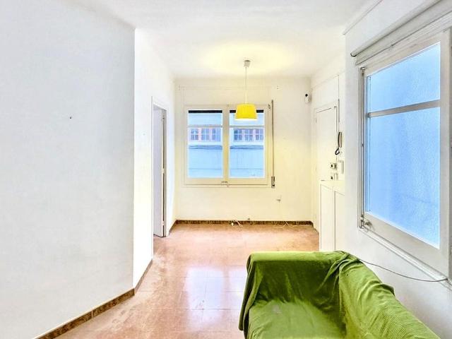 Piso en venta en calle De Martí, Barcelona, de 46 m² 2 habitaciones por 290.000
