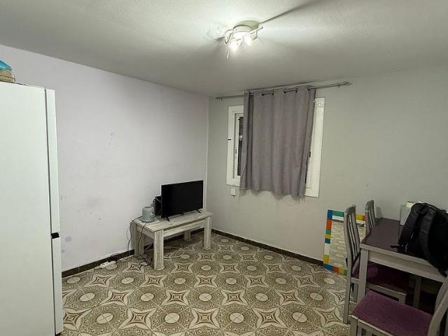 Piso en venta en calle De Martí i Blasi, Hospitalet de Llobregat, L´, de 42 m² 3 habitaciones por 97.000
