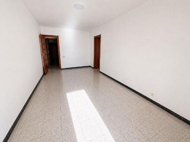 Piso en venta en calle De Martí i Blasi, Hospitalet de Llobregat, L´, de 70 m² 4 habitaciones por 246.500