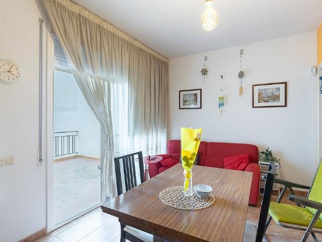 Piso en venta en calle De Martí i Julià, Badalona, de 80 m² 2 habitaciones por 387.000