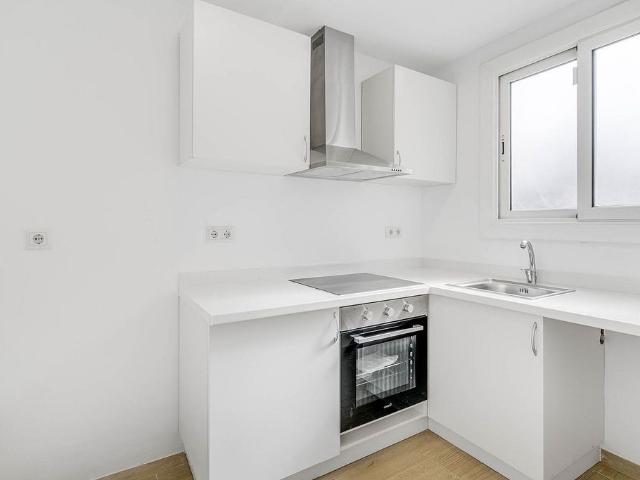 Piso en venta en calle De Martorell, Hospitalet de Llobregat, L´, de 52 m² 2 habitaciones por 169.000