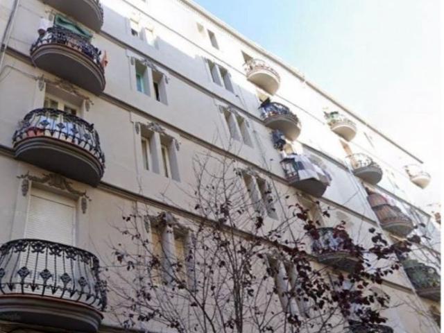 Piso en venta en calle De Melcior de Palau, Barcelona, de 35 m² 2 habitaciones por 150.000