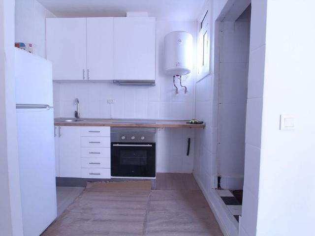 Piso en venta en calle De Melcior de Palau, Barcelona, de 35 m² 2 habitaciones por 160.000