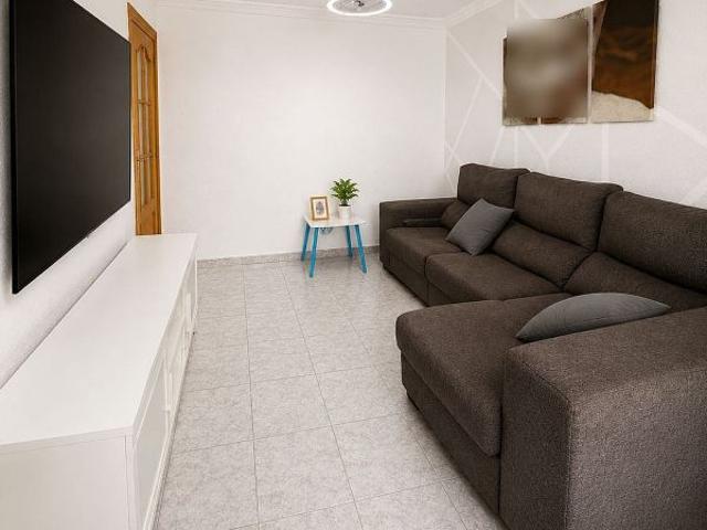 Piso en venta en calle De Menorca, Santa Coloma de Gramanet, de 80 m² 3 habitaciones por 199.999