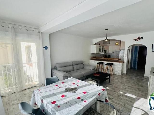 Piso en venta en calle De Miguel de Cervantes, Roses, de 52 m² 2 habitaciones por 219.000