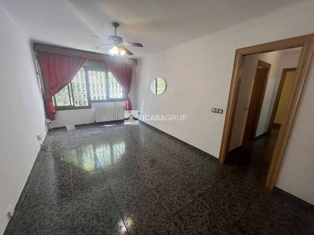 Piso en venta en calle De Miguel Servet, Rubí, de 55 m² 3 habitaciones por 185.000