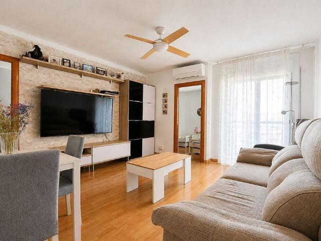 Piso en venta en calle De Milà i Fontanals, Santa Coloma de Gramanet, de 72 m² 3 habitaciones por 207.000