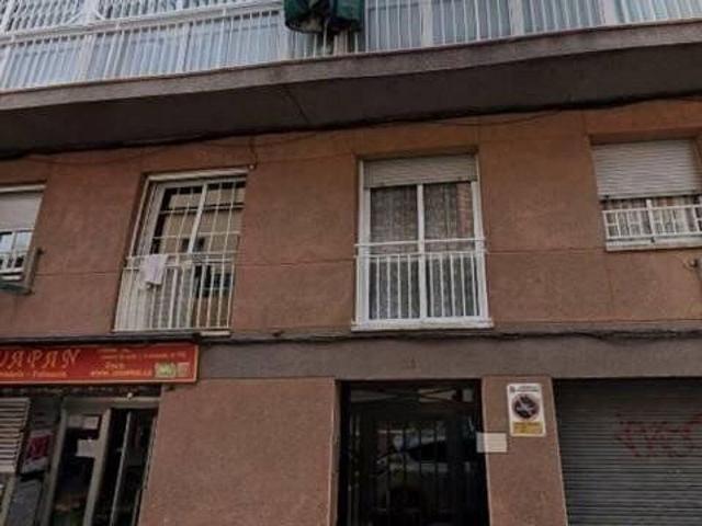 Piso en venta en calle De Milà, Santa Coloma de Gramanet, de 37 m² 2 habitaciones por 105.000