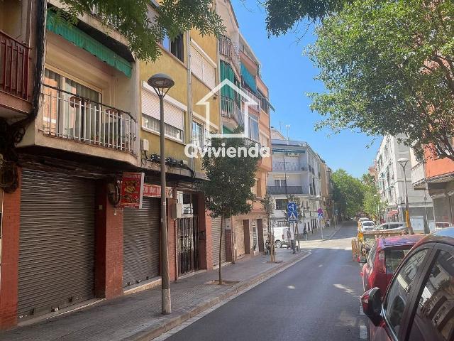Piso en venta en calle De Milà, Santa Coloma de Gramanet, de 74 m² 3 habitaciones por 120.000