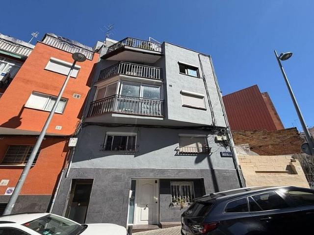 Piso en venta en calle De Miquel del Prat, Badalona, de 53 m² 1 habitación por 84.000