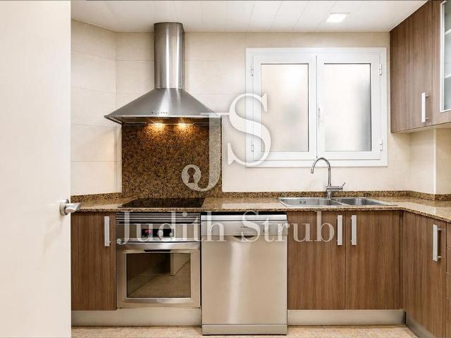 Piso en venta en calle De Modolell, Barcelona, de 100 m² 5 habitaciones por 655.000