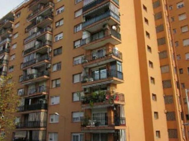 Piso en venta en calle De Monturiol, Rubí, de 92 m² 3 habitaciones por 145.000