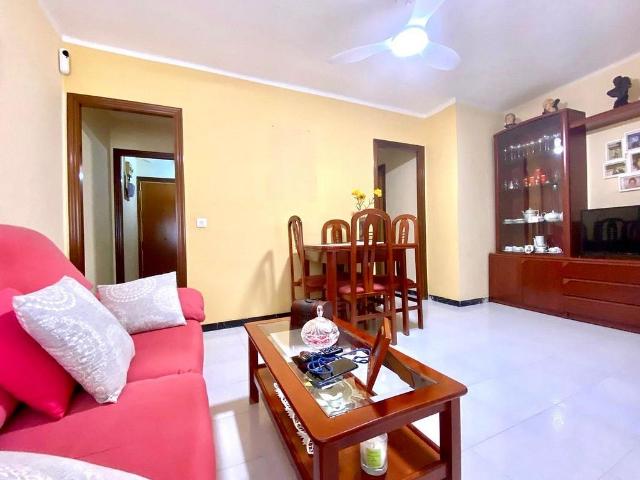 Piso en venta en calle De Monturiol, Santa Coloma de Gramanet, de 46 m² 2 habitaciones por 157.900
