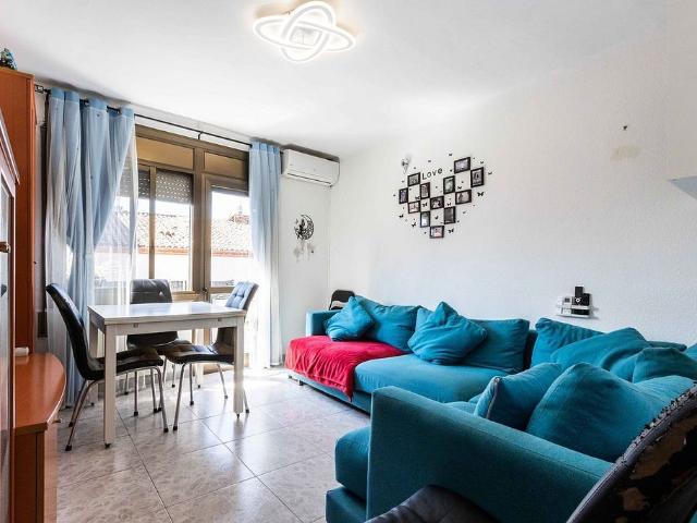 Piso en venta en calle De Mossèn Àngel Rodamilans, Terrassa, de 58 m² 3 habitaciones por 144.900