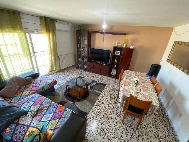 Piso en venta en calle De Mossèn Àngel Rodamilans, Terrassa, de 94 m² 4 habitaciones por 200.000