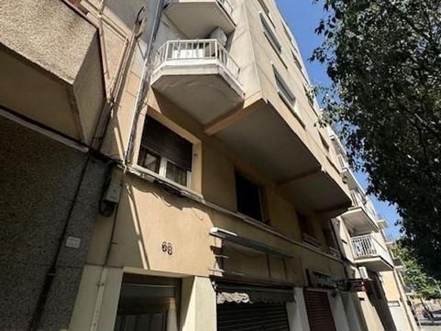 Piso en venta en calle De Mossèn Camil Rosell, Santa Coloma de Gramanet, de 59 m² 3 habitaciones por 135.000