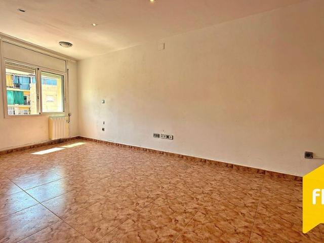 Piso en venta en calle De Mossèn Jacint Verdaguer, Santa Coloma de Gramanet, de 62 m² 3 habitaciones por 186.999