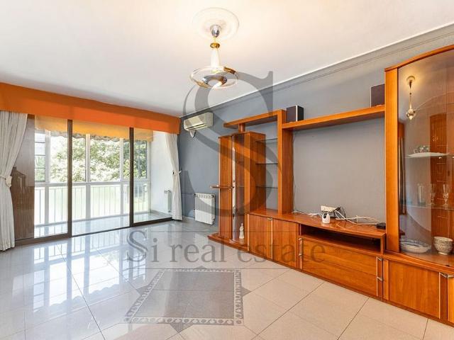 Piso en venta en calle De Mossèn Jacint Verdaguer, Santa Coloma de Gramanet, de 78 m² 3 habitaciones por 249.990