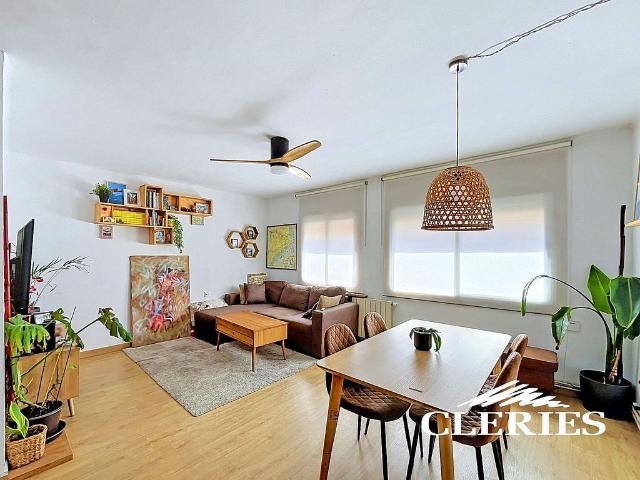 Piso en venta en calle De Móra D'ebre, Barcelona, de 54 m² 2 habitaciones por 239.000
