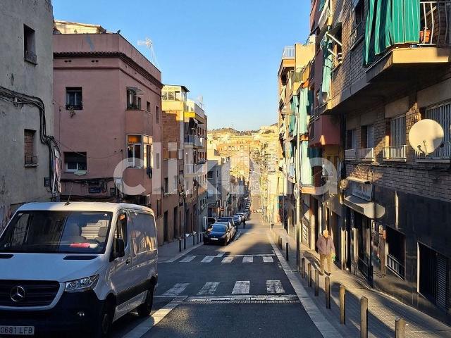 Piso en venta en calle De Mozart, Badalona, de 37 m² 2 habitaciones por 49.000