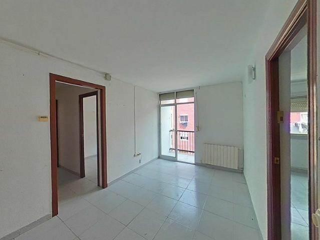 Piso en venta en calle De Nàpols, Badalona, de 58 m² 3 habitaciones por 116.000