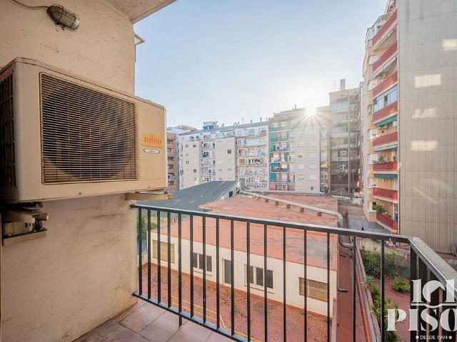 Piso en venta en calle De Nàpols, Barcelona, de 69 m² 3 habitaciones por 390.000
